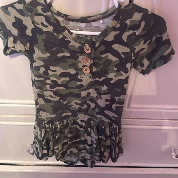 Posh Twirl - Picture 1 of 2